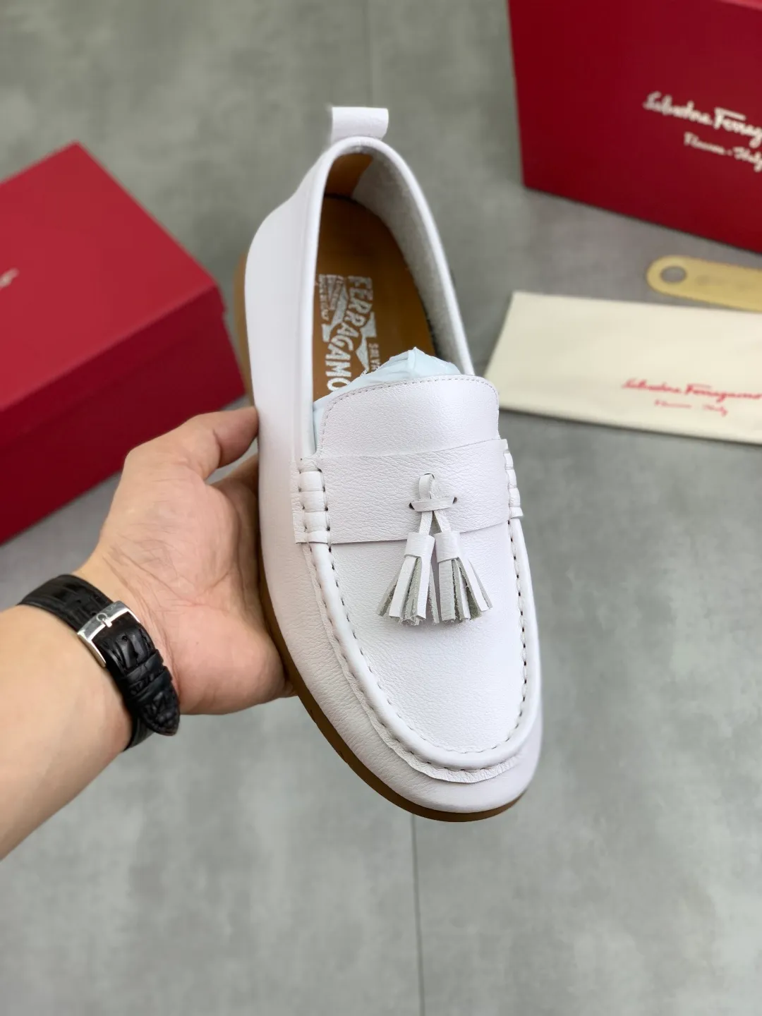 Men's shoes 💰P480 New model [Ferragamo/Ferragamo] Latest model Original imported calfskin, imported pigskin lining + original luxury metal buckle + original rubber outsole Soft and comfortable Size number: 38-44